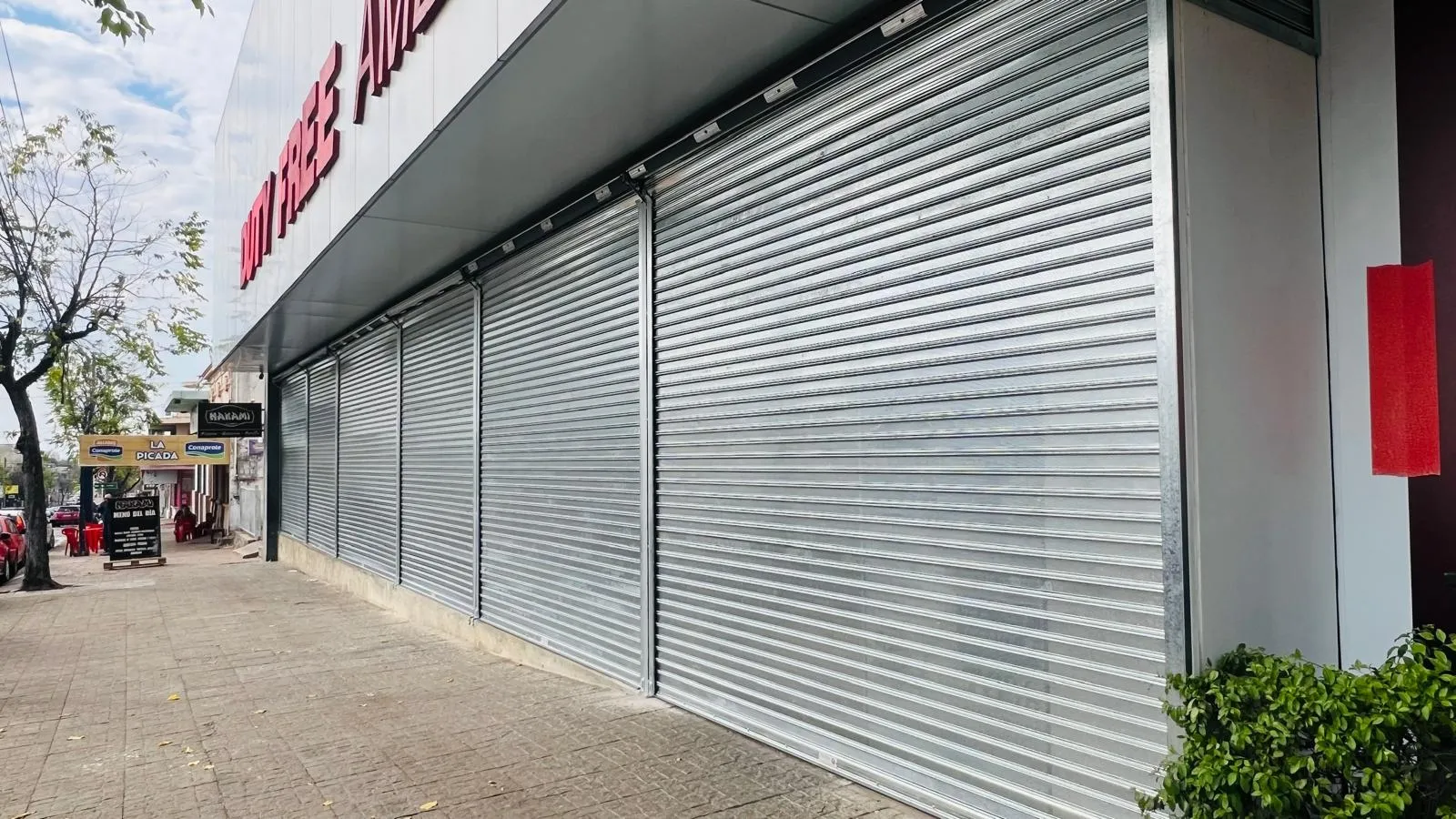 Cortiluz - Servicio de cortinas metálicas